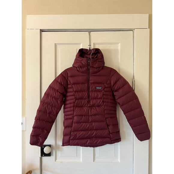Patagonia Women’s XS Down Sweater Hoody Pullover dark currant puffy puffer coat - Picture 1 of 9